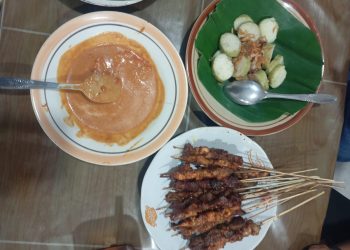 KULINER LEGENDARIS : GURIHNYA SATE AYAM PAK NGGUK CEPU