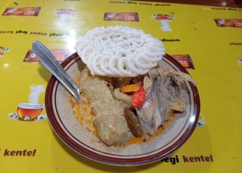 Opor Ayam Kampung Pak Pangat: Kelezatan Tradisional yang Menggugah Selera dari Ngloram, Cepu, Blora